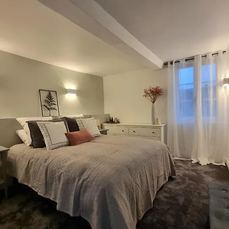 Serenity House - Beautiful Town House With Terrace 6p Holiday home *