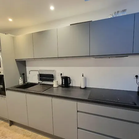 Holiday home Serenity House - Beautiful Town House With Terrace 6p *